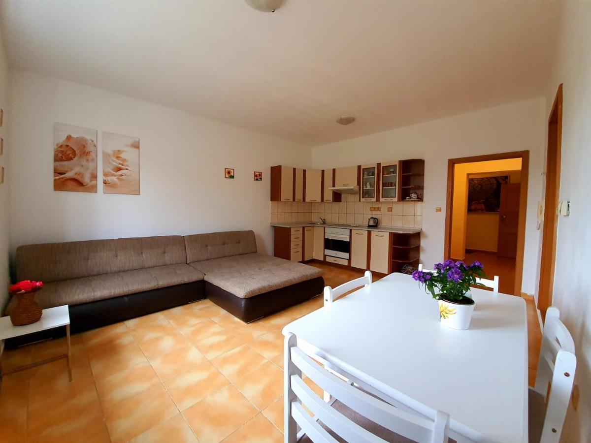 Apartmán U Slunečnice Husinetz Exterior foto