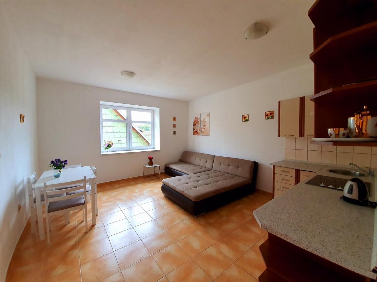 Apartmán U Slunečnice Husinetz Exterior foto